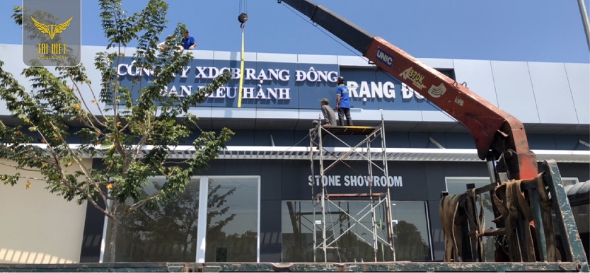 bang-hieu-hop-den-chu-noi-da-lat
