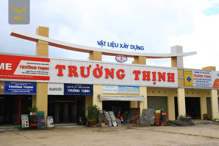 thiet-ke-bang-hieu-ngoai-troi-tai-lam-dong